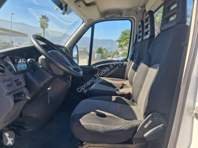 Véhicule utilitaire Iveco 35C12