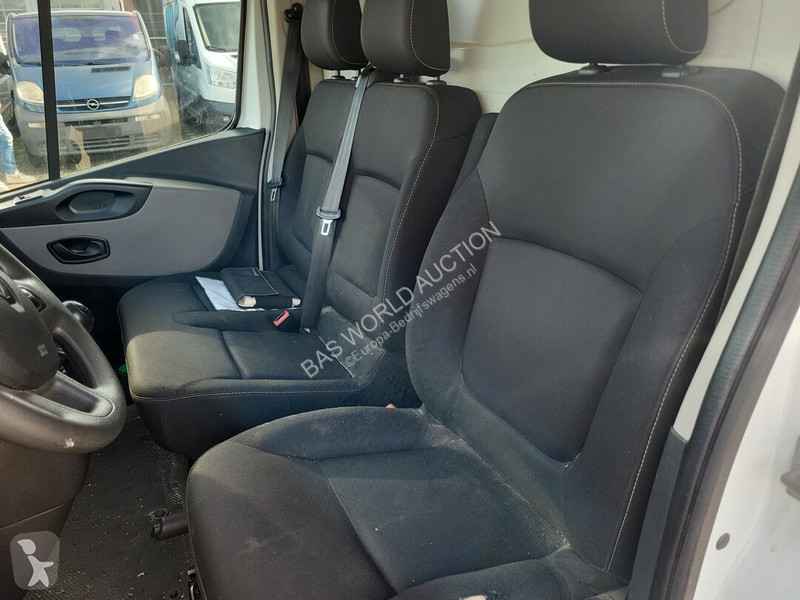 Véhicule utilitaire Renault 95pk