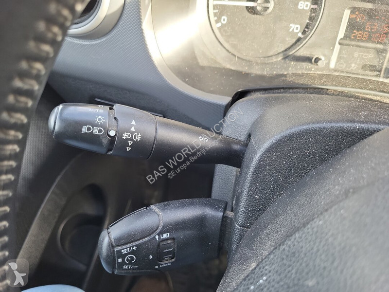 Véhicule utilitaire Peugeot 99pk