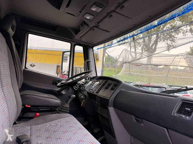 Nissan 120.35 van