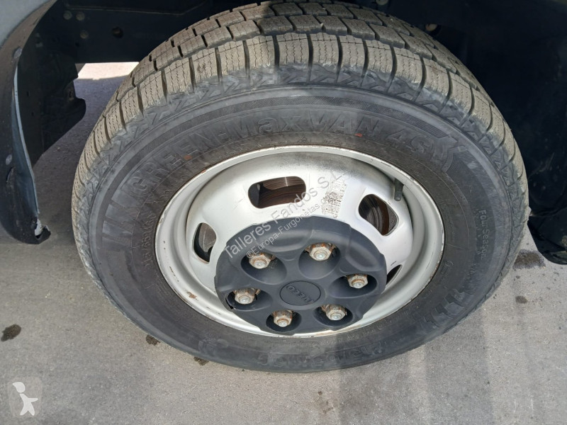 Furgoneta Iveco 35C16 20m3 con puertas traseras