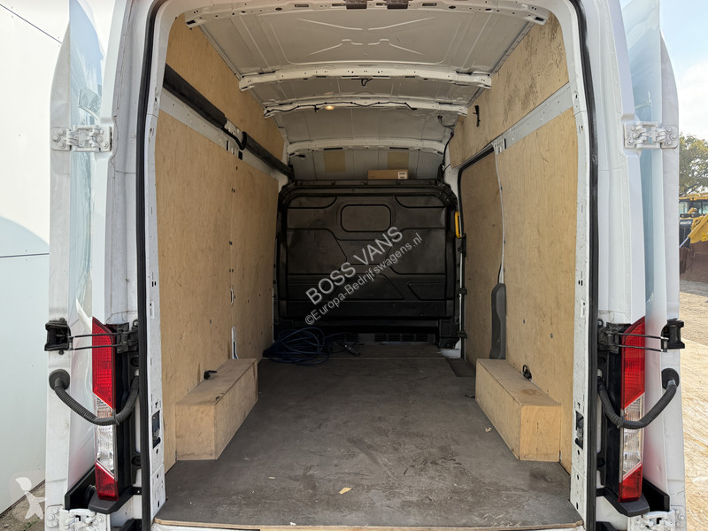 Véhicule utilitaire Ford E