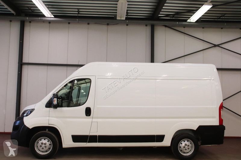 Véhicule utilitaire Peugeot 2.2 120PK L2H2...