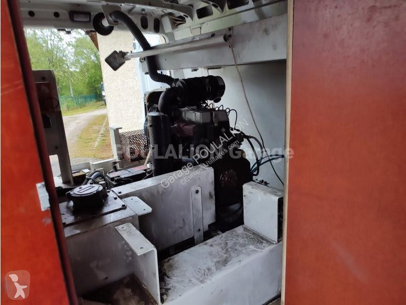 Véhicule utilitaire Iveco CAISSE POLYFOND...