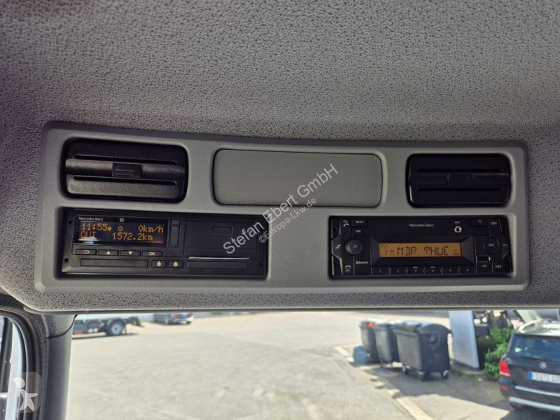 Furgoneta Mercedes 818 L Fahrgestell, 2 Stück...
