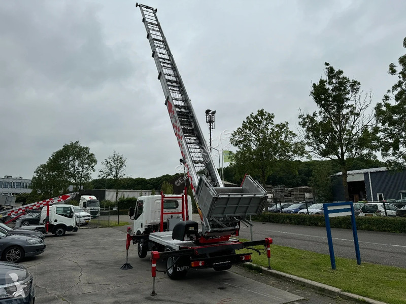 Véhicule utilitaire Nissan UNIT CABSTAR 35.13...