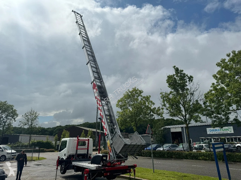 Véhicule utilitaire Nissan UNIT CABSTAR 35.13 +...