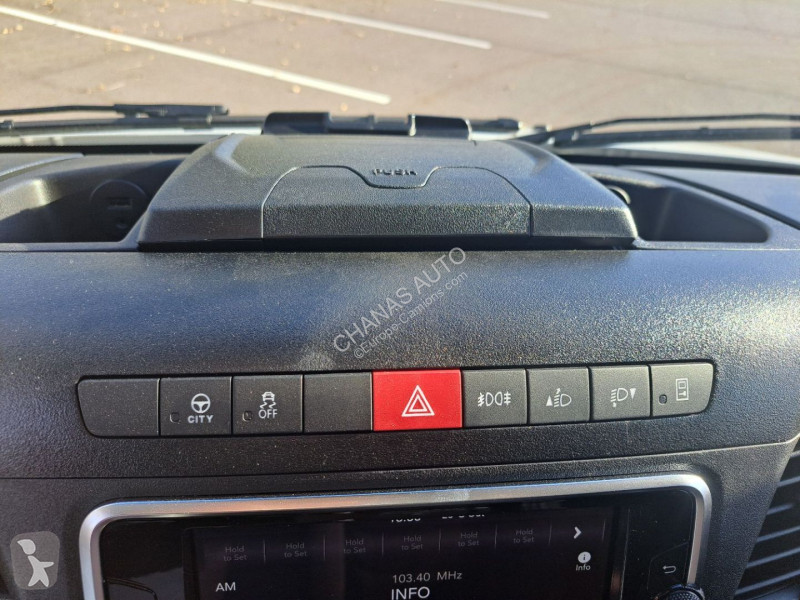 Véhicule utilitaire Iveco 35C18 A8 180CV 3L...