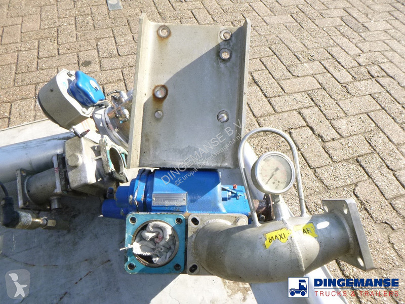 Veicolo commerciale  Fuel tank equipment...