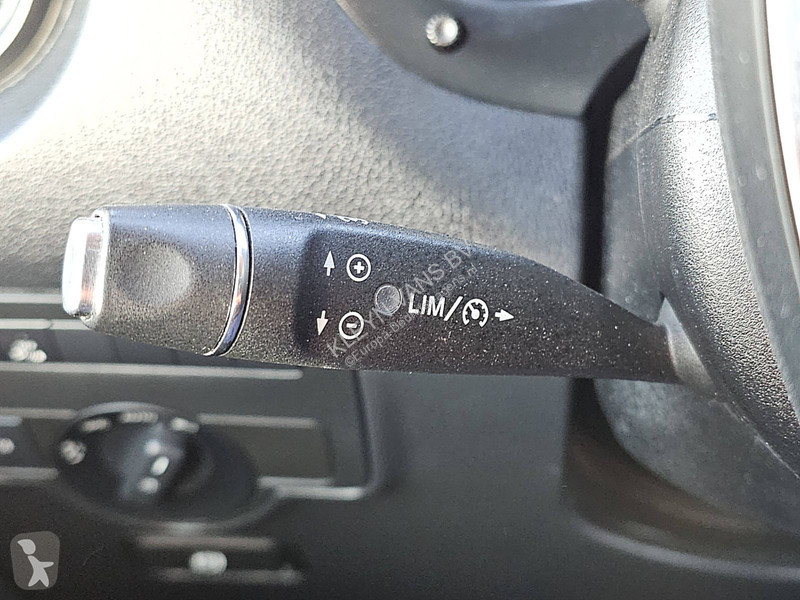 Véhicule utilitaire Mercedes 114 L2 LED...