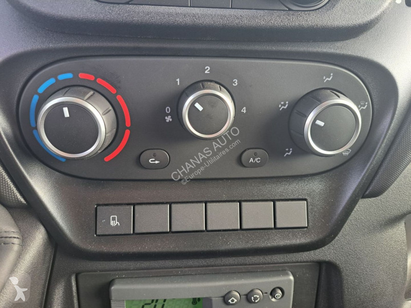 Véhicule utilitaire Iveco 35C18 180CV 3L CAISSE...
