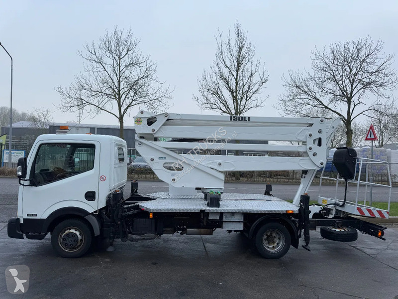 Véhicule utilitaire Nissan 35.12 + ISOLI 21...