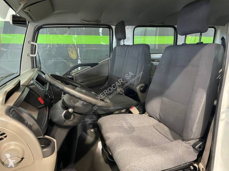 Véhicule utilitaire Nissan