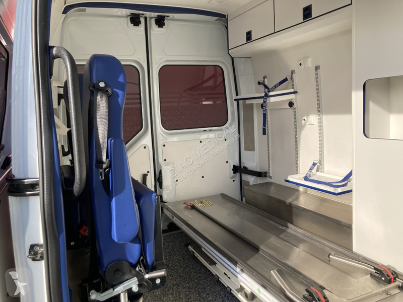 Furgoneta Renault T33 2.3 dCi L2H2 Ambulance...