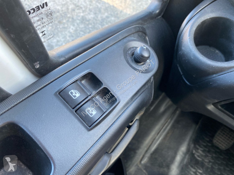 Véhicule utilitaire Iveco 35S14 V12