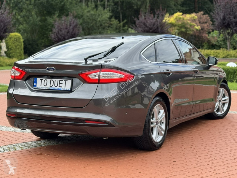 Véhicule utilitaire Ford