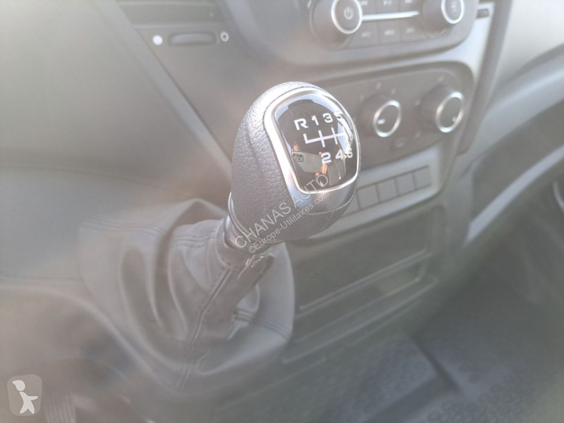Veículo utilitário Iveco 35C18 180CV 3L...