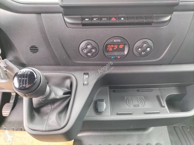 Véhicule utilitaire Nissan