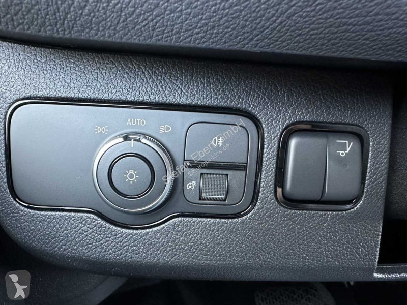 Véhicule utilitaire Mercedes 517 CDI 3665 9G...