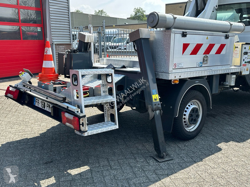 Véhicule utilitaire Iveco 35S14 APK 10-07-2026...
