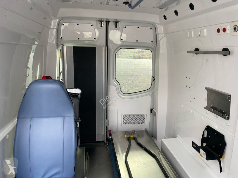 Véhicule utilitaire Mercedes 319 CDI Ambulance...
