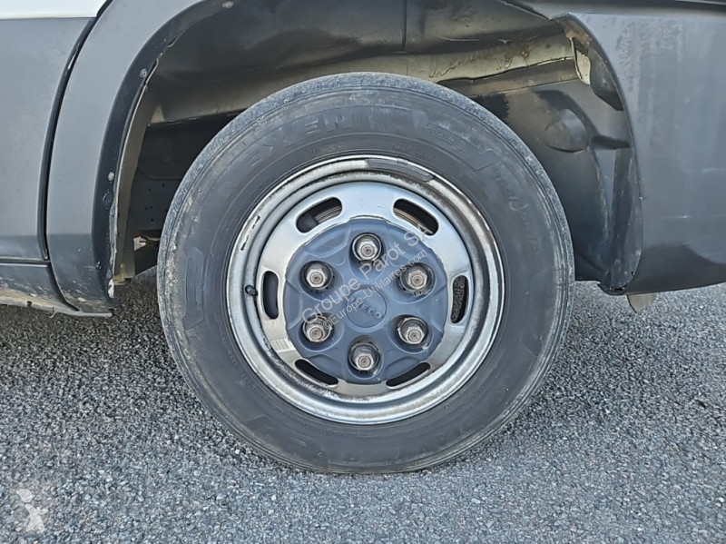 Véhicule utilitaire Iveco 35S14 V13 7 places