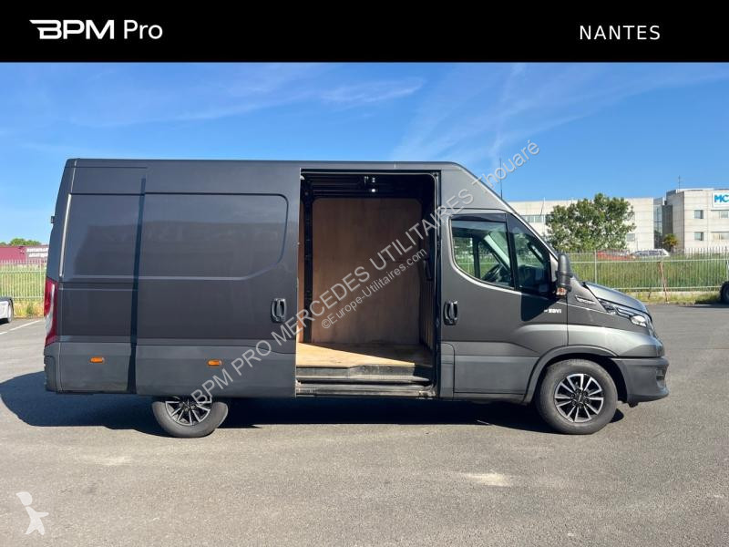 Veicolo commerciale Iveco 35S Fg 35S21H V12...