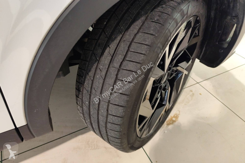 Autoutilitară Renault Arkana E-Tech 145 - 23