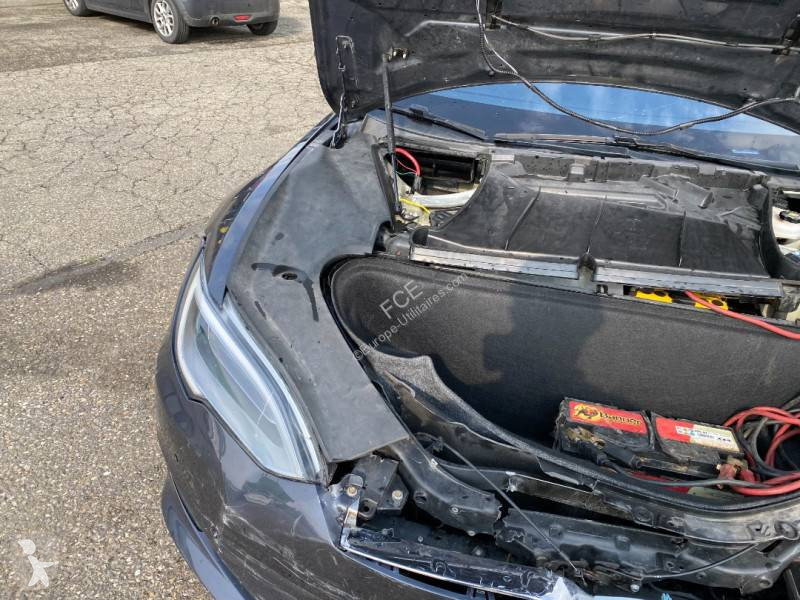 Véhicule utilitaire Tesla