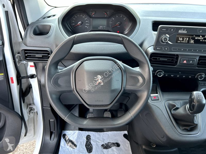 Peugeot Standard 650KG 1.5 Bluehdi 100 Premium van