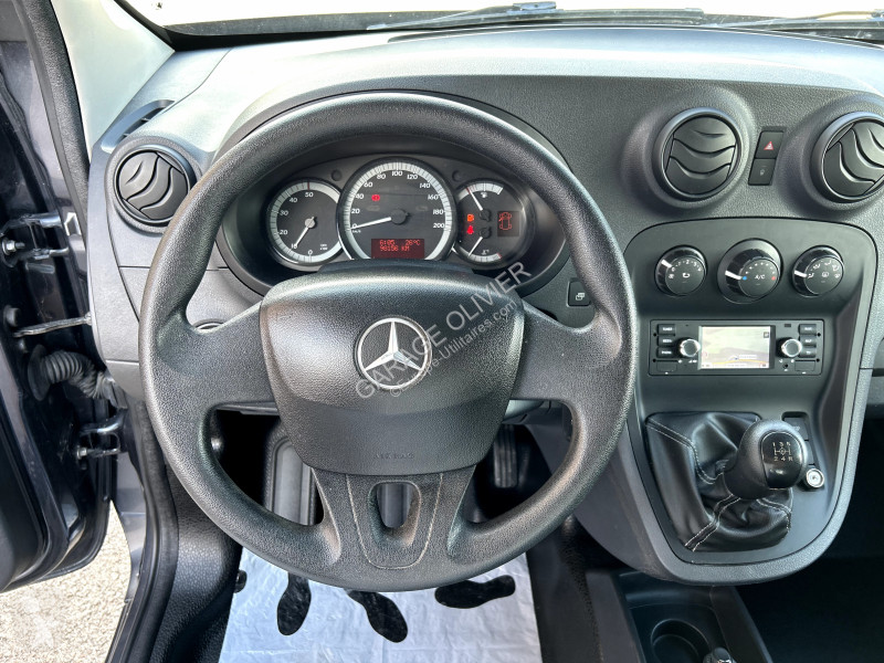 Véhicule utilitaire Mercedes Compact 109 1.5...