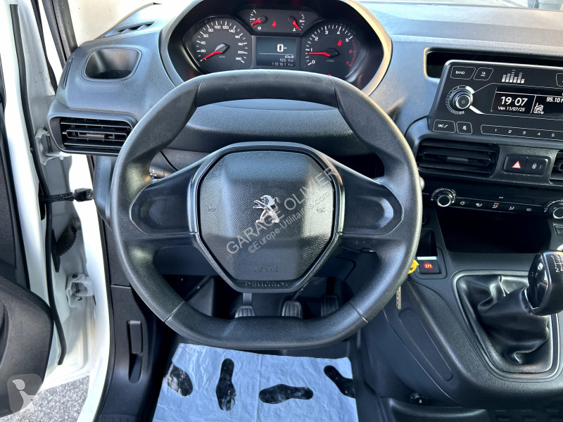 Autoutilitară Peugeot Standard 650KG 1.6...