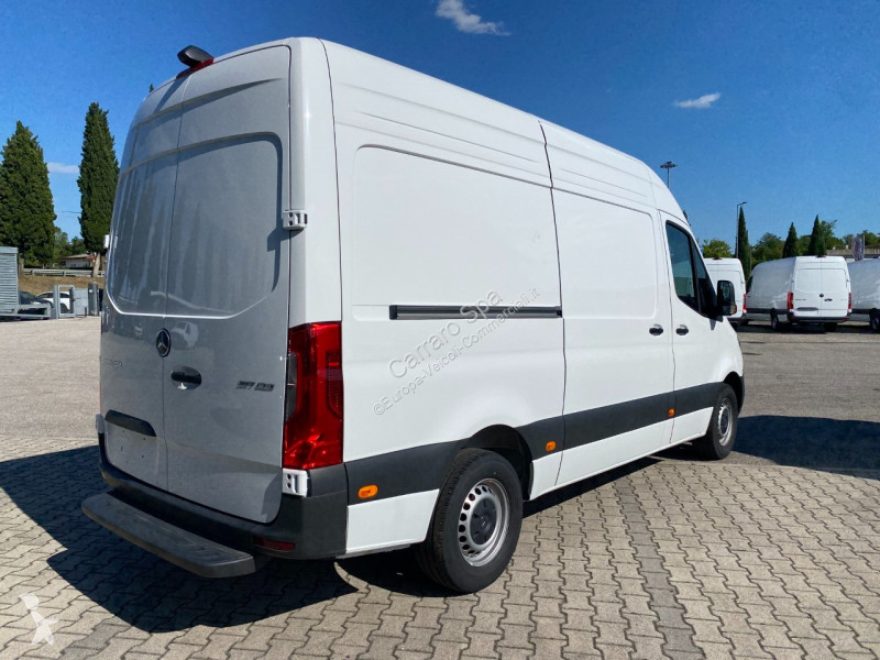 Autoutilitară Mercedes Furgone Traz. Post