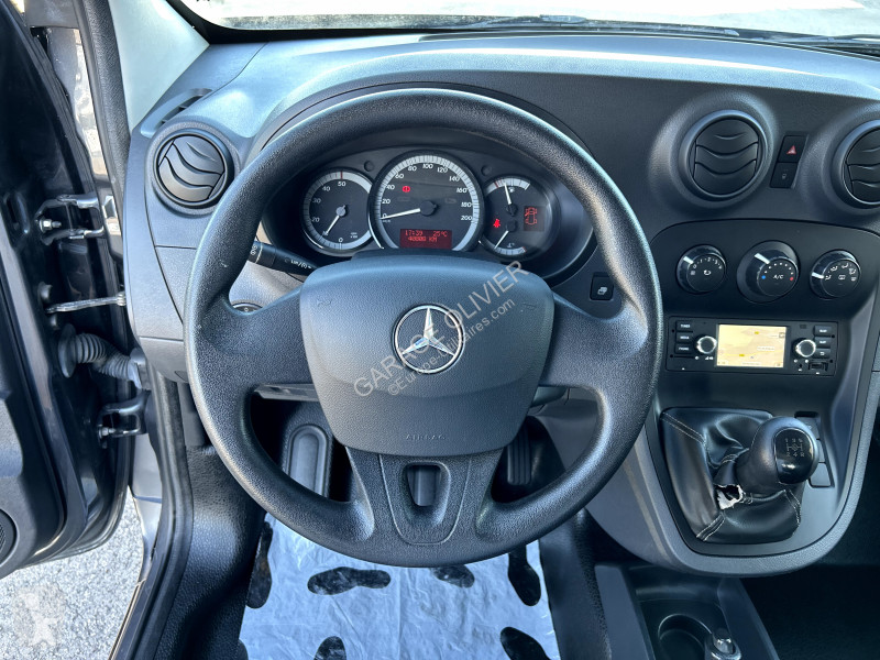 Véhicule utilitaire Mercedes Compact 109 1.5...