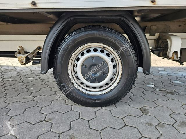 Užitkové vozidlo Mercedes mit Kofferaufbau
