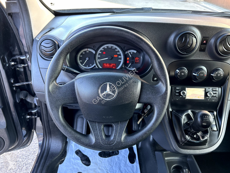Véhicule utilitaire Mercedes Compact 109 1.5...
