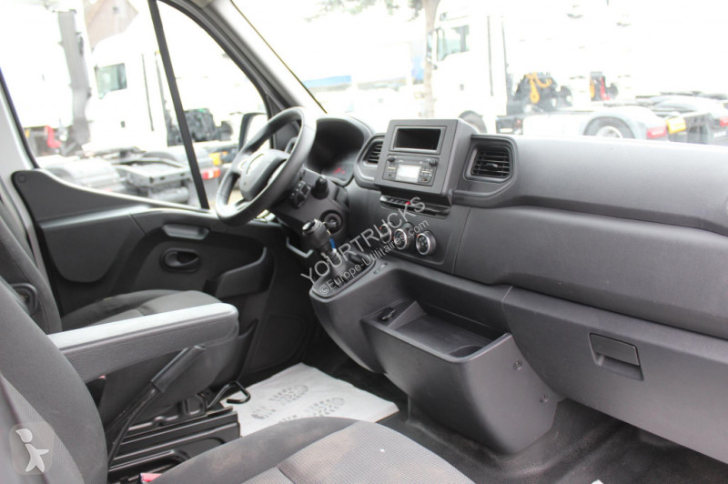 Véhicule utilitaire Renault 145 E6 Klubb KL-26...