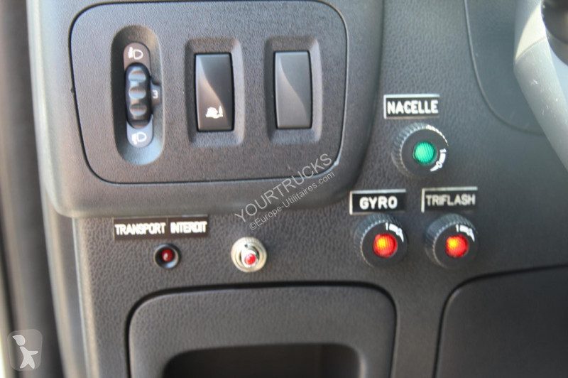Véhicule utilitaire Renault Versalift ET26L 10m...