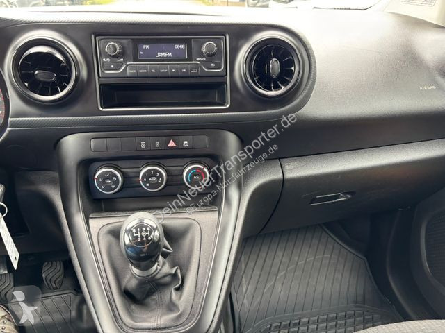 Nyttofordon Mercedes 110 BENZINER...