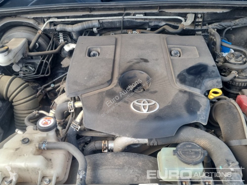 Véhicule utilitaire Toyota Hilux Invincible X