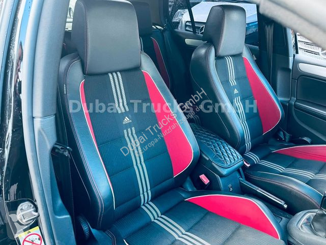 Véhicule utilitaire Volkswagen VI GTI adidas