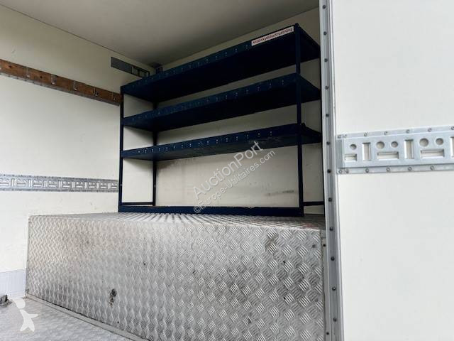 Véhicule utilitaire Volvo 280