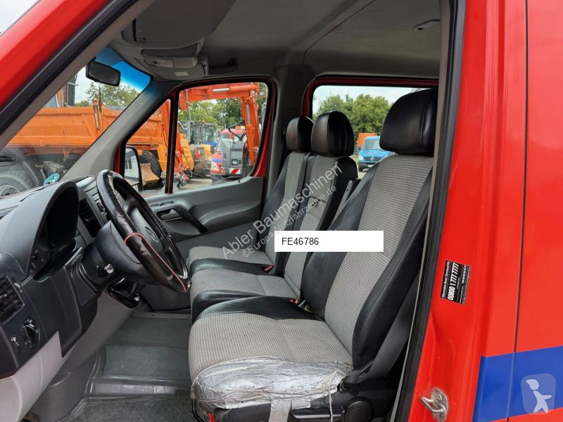 Véhicule utilitaire Mercedes 211 Kombi AHK