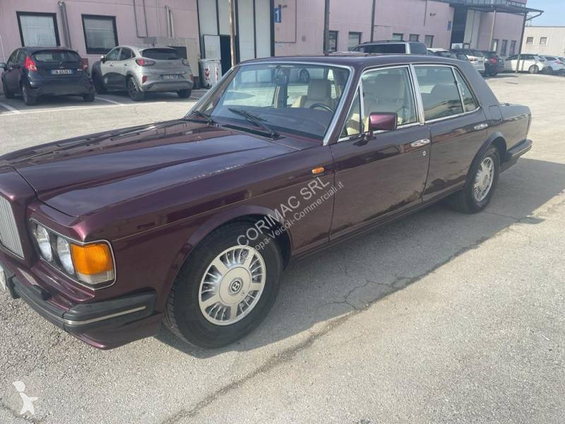 Samochód dostawczy Bentley