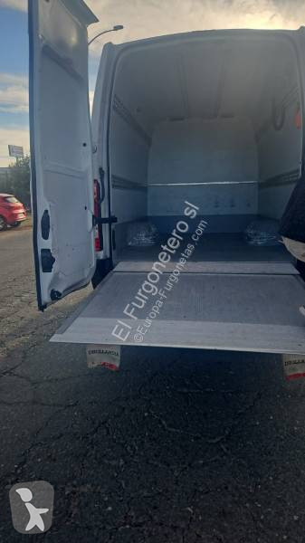 Samochód dostawczy Renault