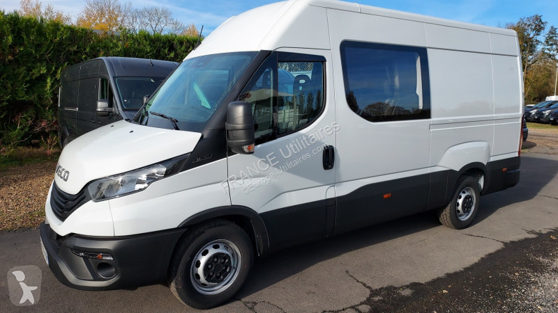 Véhicule utilitaire Iveco DAILY 35S FG 7 PLACES...