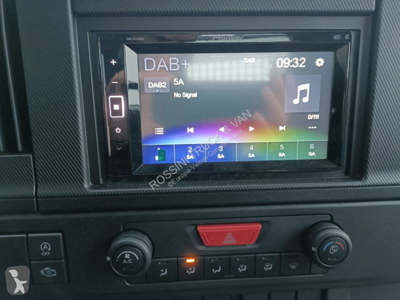 Samochód dostawczy Isuzu
