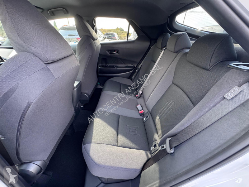 عربة نفعية Toyota C-HR