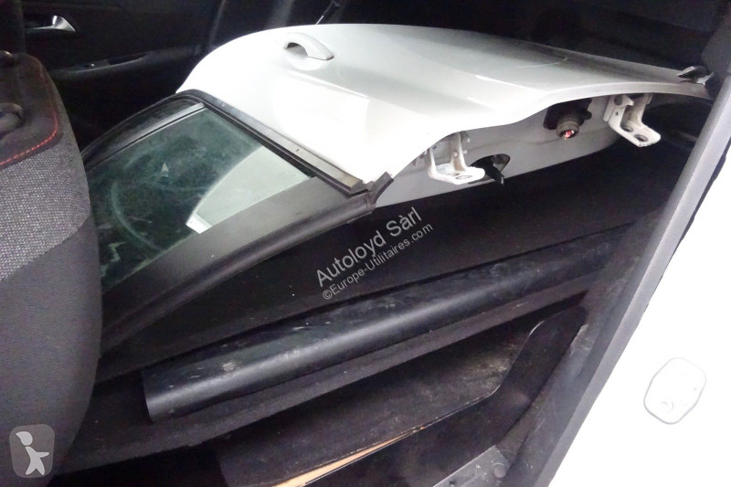 عربة نفعية Peugeot 1,2 PURETECH 100