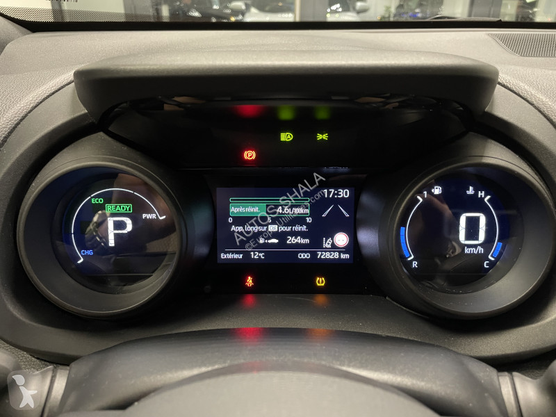 Samochód dostawczy Toyota YARIS CROSS 116H...